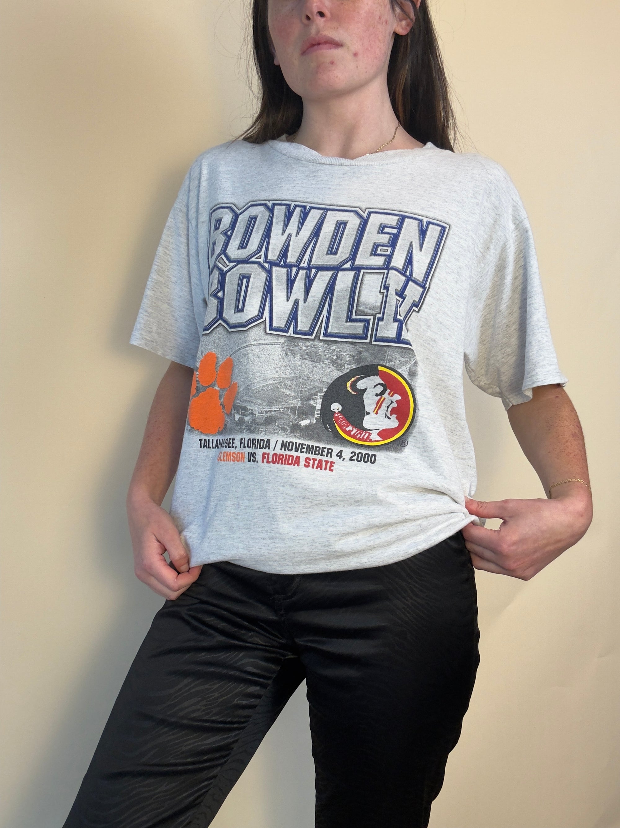 2000 GILDAN BOWDEN BOWL T-SHIRT